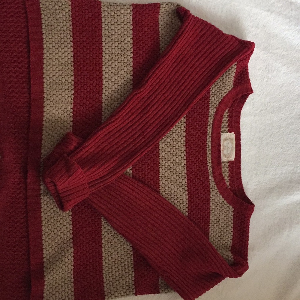Red/tan sweater